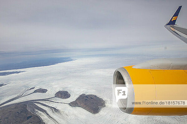 Ein Luftbild der grönländischen Eiskappe von einem kommerziellen Flug nach Kangerlussuaq  Westgrönland  Dänemark  Polarregionen