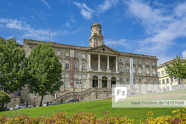 Blick auf den Bolsa-Palast und den Jardim do Infante Dom Henrique  UNESCO-Weltkulturerbe  Porto  Norte  Portugal  Europa