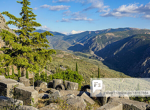 Archäologische Stätte von Delphi  Tal des Flusses Pleistos  Delphi  UNESCO-Weltkulturerbe  Phokis  Griechenland  Europa