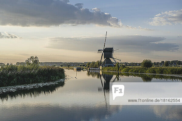 Netherlands  South Holland  Kinderdijk  Countryside river and historic windmills at dusk