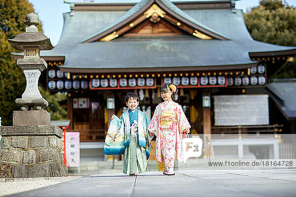 Japanese kids wearing kimonos at the temple