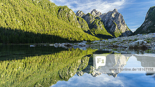 Italy  Trentino-Alto Adige/Sudtirol  Scenic view of Toblacher See lake in Sexten Dolomites