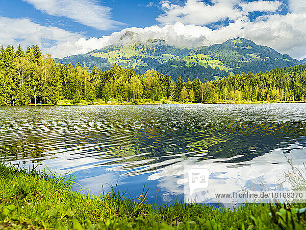 Austria  Tyrol  Lake Schwarzsee with Kitzbuheler Horn mountain in background