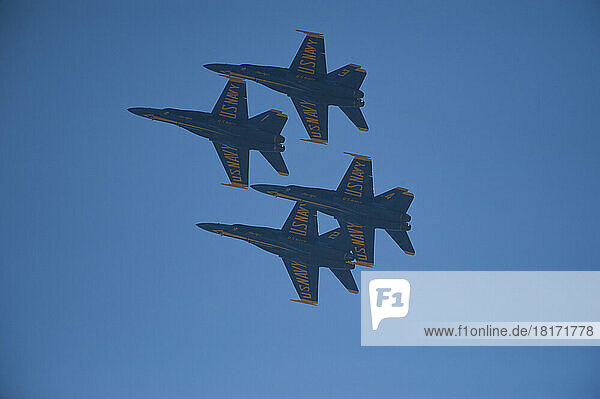Die Blauen Engel der Marine nehmen an einer Flugschau in Lincoln  Nebraska  USA  teil; Lincoln  Nebraska  Vereinigte Staaten von Amerika