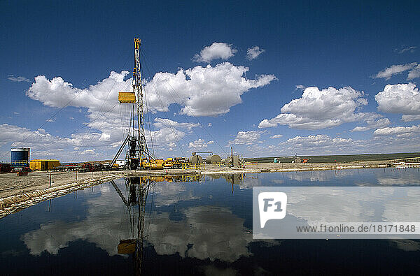 Coal bed methane drilling rig near Pinedale  Wyoming  USA; Pinedale  Wyoming  United States of America