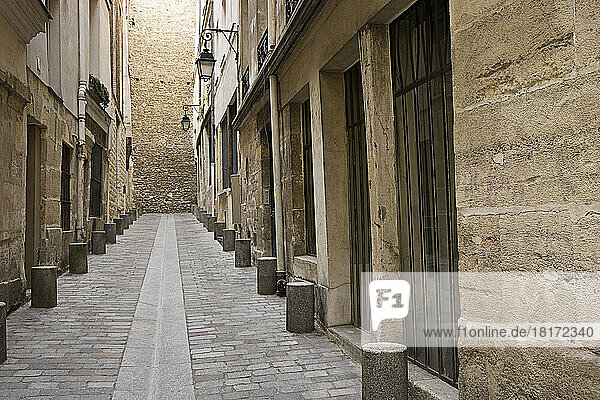 Narrow Alley  Latin Quarter  Paris  France