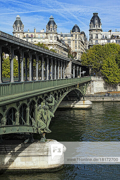 Pont de Bir-Hakeim  Paris  France