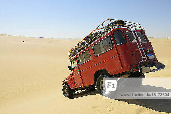 Four Wheel Drive Car in Desert  Matruh  Great Sand Sea  Libyan Desert  Sahara Desert  Egypt  North Africa  Africa