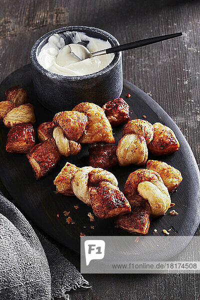 Cinnamon puffed pastry knots with sweet cream dip