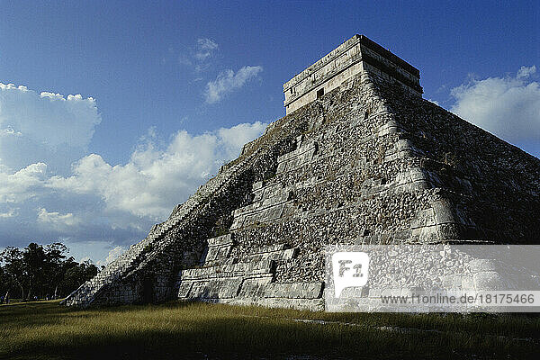 El Castillo Pyramid  Chichen Itza  Mexico
