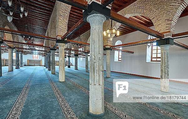 Innenaufnahme der Alaeddin Keykubad Camii oder Alauddin Qayqubad Moschee  Konya  Tuerkei |interior view of Alauddin Qayqubad Mosque  Konya  Turkey|