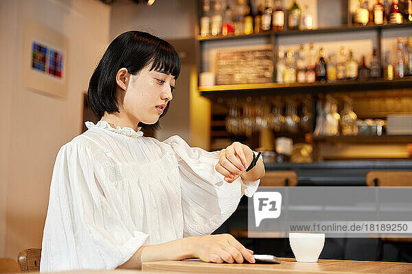 Japanese woman at a cafe