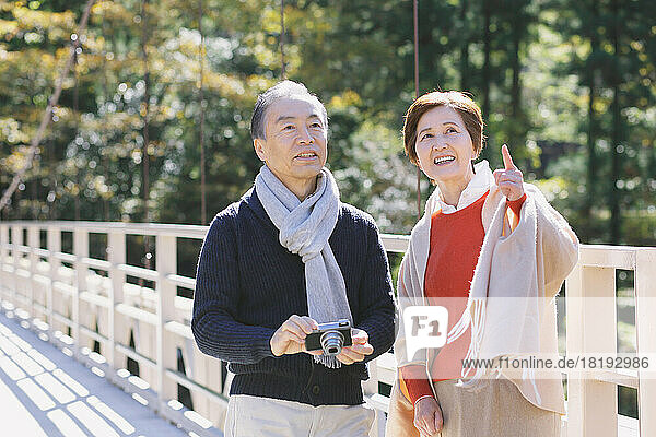Senior couple traveling during the autumn season