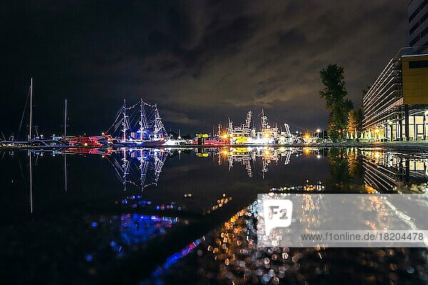 Schönes Nachtfoto am Yachthafen  Danzig