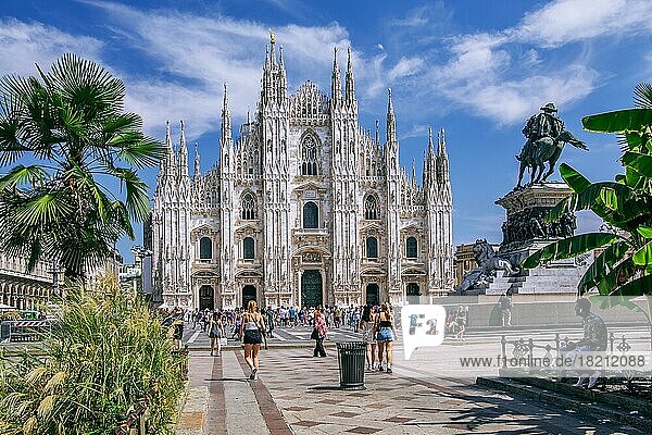Cathedral Square with Cathedral  Milan  Lombardy  Northern Italy  Italy  Europe