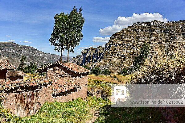 Häuser in typischen Dorf  Anden  bei Cusco  Peru  Südamerika