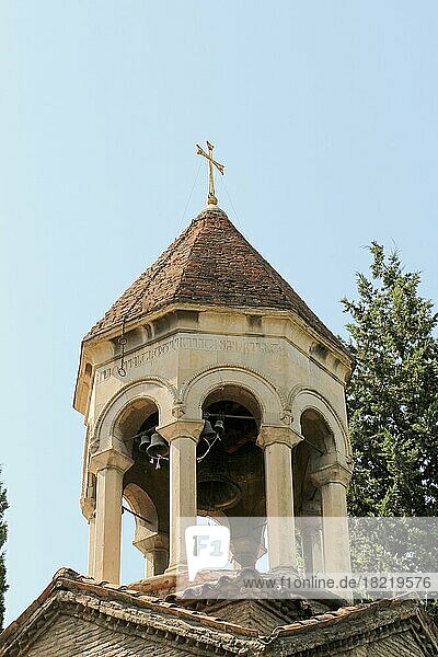 Glockenturm einer alten Kirche in Tiflis  Georgien  Asien