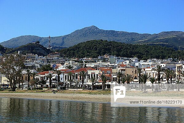 Der Stadtstrand der Hafenstadt Rethymno  Kreta  Griechenland  Europa