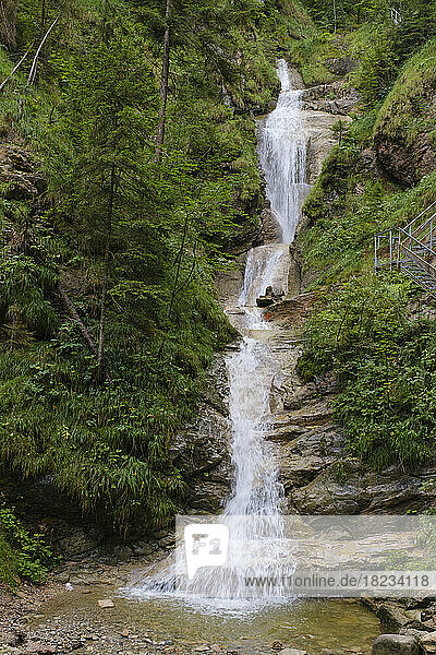 Deutschland  Bayern  Kleiner Wasserfall in der Hollschlucht