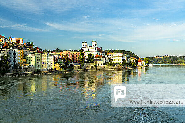 Germany  Bavaria  Passau  Inn river with residential buildings and St. Michaels Church in background