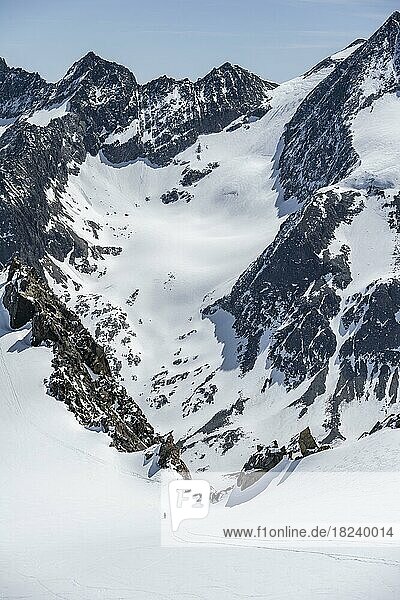 Ski tourers at the Turmscharte  mountains in the Stubai Alps  Tyrol  Austria  Europe