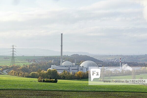 Kernkraftwerk Neckarwestheim  Feldlandschaft  Neckarwestheim  Baden-Württemberg  Deutschland  Europa