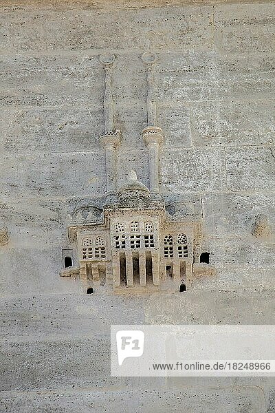 Altes Vogelhaus an der Mauer der osmanischen Moschee