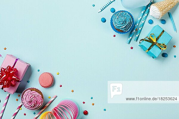 Rosa blau gefärbt Partyartikel mit Süßwaren farbigen Hintergrund  Auflösung und hohe Qualität schönes Foto