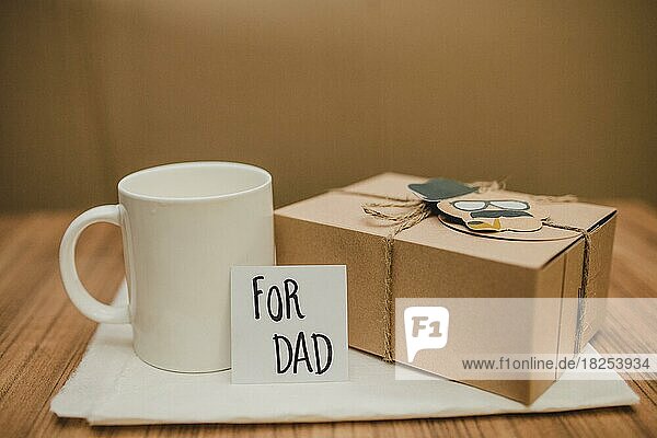 Oberfläche mit Vatertagsgeschenk Tasse. Auflösung und hohe Qualität schönes Foto