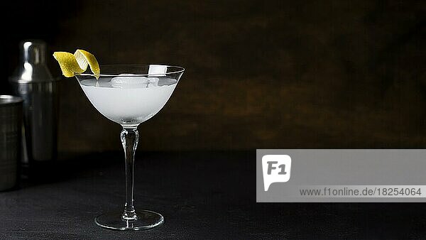 Erfrischende Cocktail-Glas bereit serviert werden  Auflösung und hohe Qualität schönes Foto