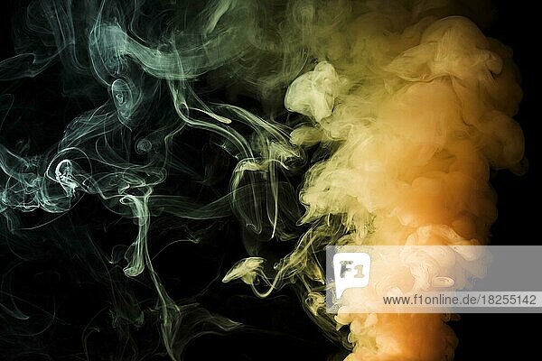 Gelb dichten Rauch Rauch abstrakten schwarzen Hintergrund. Auflösung und hohe Qualität schönes Foto