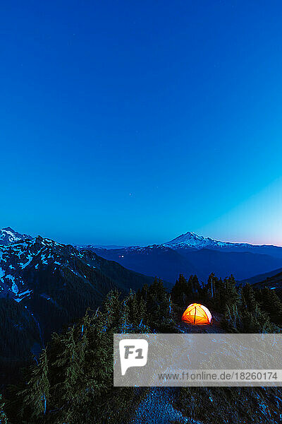Dreamy night backpacking in north cascades