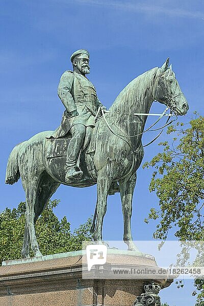 Equestrian Monument Grand Duke Ludwig IV  Friedensplatz  Darmstadt  Hesse  Germany  Europe