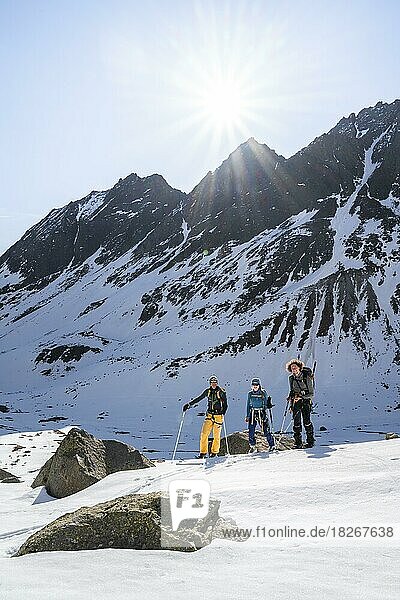 Ski tourers ascending in the Berglastal  Sonnenstern  Stubai Alps  Tyrol  Austria  Europe