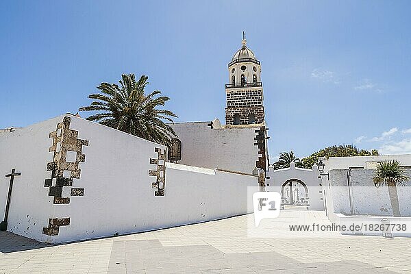 Alte Kirche der Madonna de Guadalupe  das wichtigste Wahrzeichen der Altstadt von Teguise  Lanzarote  Kanarische Inseln  Spanien  Europa