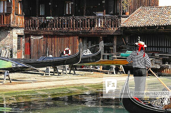 Gondola shipyard at San Trovaso in the Dorsoduro district  Venice  Veneto  Italy  Europe