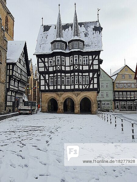Fachwerk Rathaus im Schnee  Alsfeld  Hessen  Deutschland  Europa
