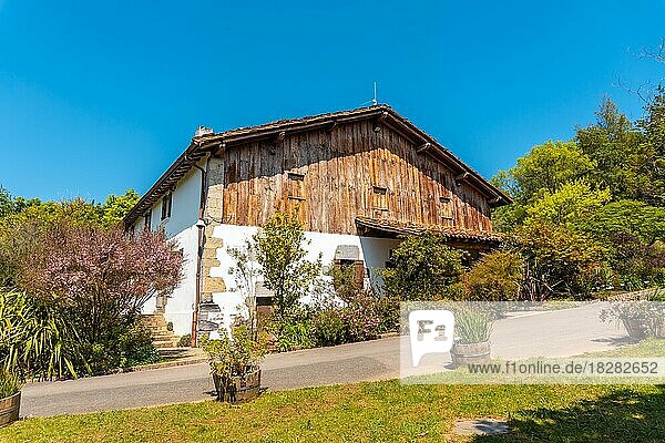 Traditionelles Bauernhaus im Naturpark Iturraran in Pagoeta  Aia  Gipuzkoa  Baskenland  Spanien  Europa