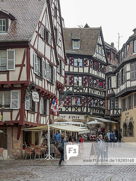 Fachwerkhäuser in der Innenstadt  Colmar  Grand Est  Haut-Rhin  Alsace  Elsass  Frankreich  Europa