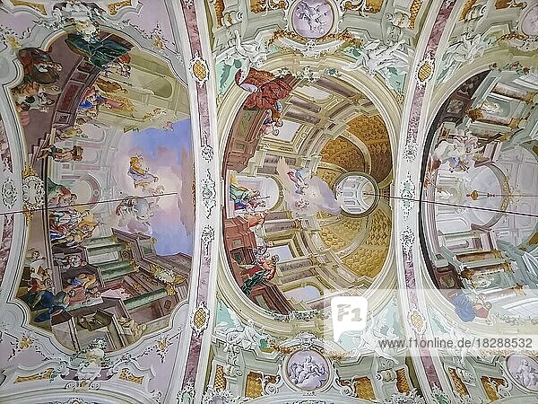 Das malerische Innere der Kirche des 1129 gegründeten Klosters Rein  der ältesten Zisterzienserabtei der Welt  in Rein bei Graz  Steiermark  Österreich  Europa