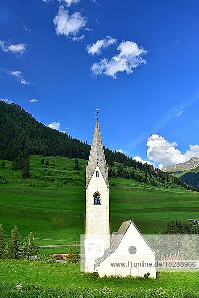 Filialkirche St. Georg in Kals am Großglockner  Osttirol  Österreich  Europa