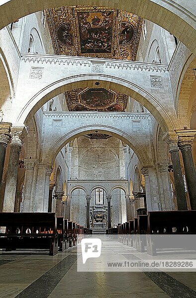 Innenansicht der Kirche  Basilika San Nicola  Bari  provinz Bari  Region Apulien  Italien  Bari  Apulien  Italien  Europa
