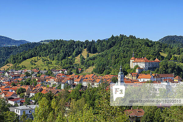 Slowenien  Oberkrain  Skofja Loka  Blick auf eine idyllische idyllische Stadt im Sommer