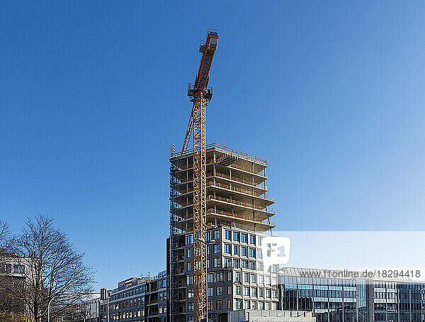 Deutschland  Bayern  München  modernes Bürogebäude im Bau