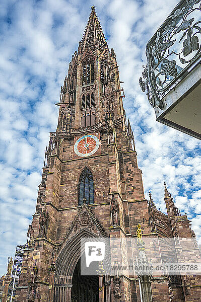 Germany  Baden-Wurttemberg  Freiburg im Breisgau  Facade of Freiburg Minster