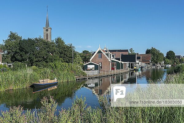 Village view at the Schermerdijk  Ursem  North Holland  Netherlands