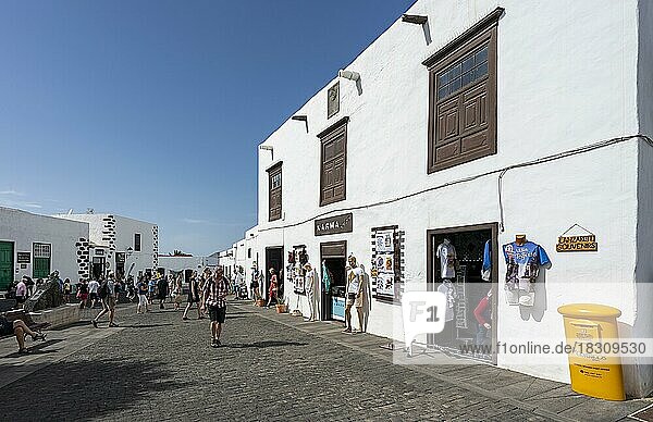 Sunday market and old town of Teguise  former capital  Lanzarote  Canary Islands  Spain  Europe