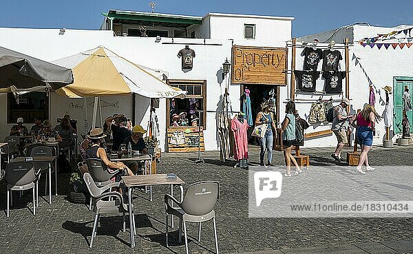 Sonntags-Markt und Altstadt von Teguise  ehemalige Hauptstadt  Lanzarote  Kanaren  Spanien  Europa