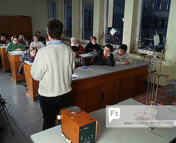 Teaching at a secondary school  here on 30. 3. 1995 in Dortmund  Germany  Europe