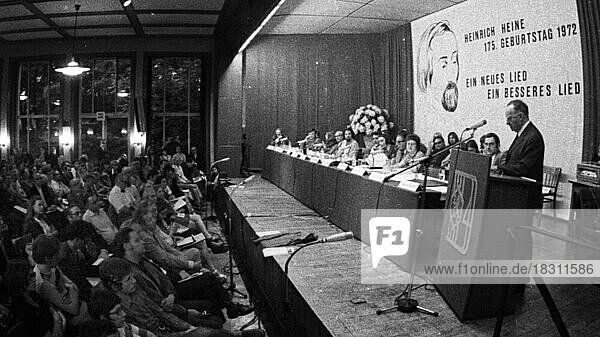 Die Wuensche der Professoren und Studenten zum 175. Geburtstag von Heinrich Heine am 6. 6. 1972 in Düsseldorf richteten sich zugleich an die Universitaet  die seinen Namen tragen sollte  Deutschland  Europa